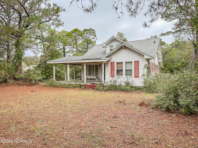 view of front of property with covered porch