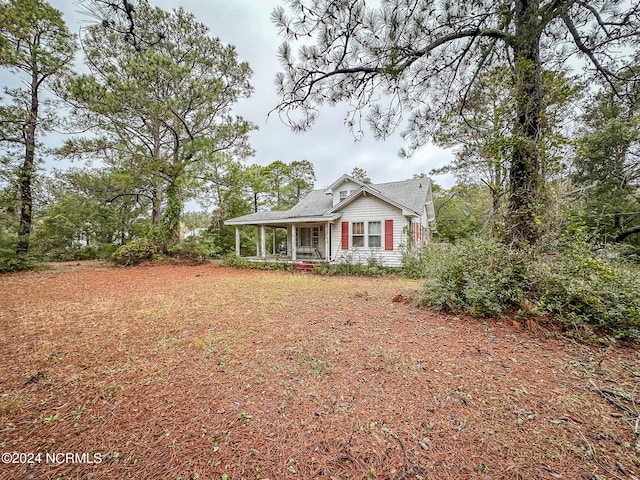 view of front of property featuring covered porch