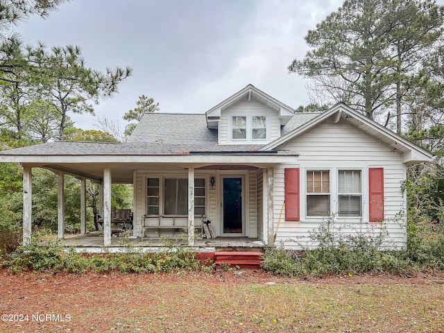 view of front of property featuring covered porch