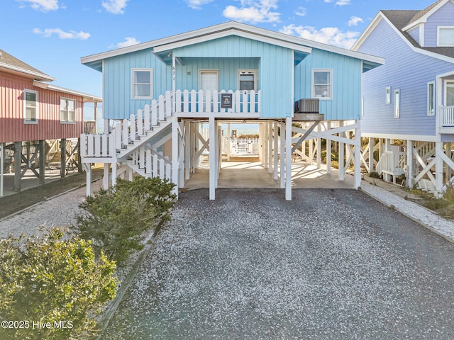 view of front of house featuring a carport and a porch