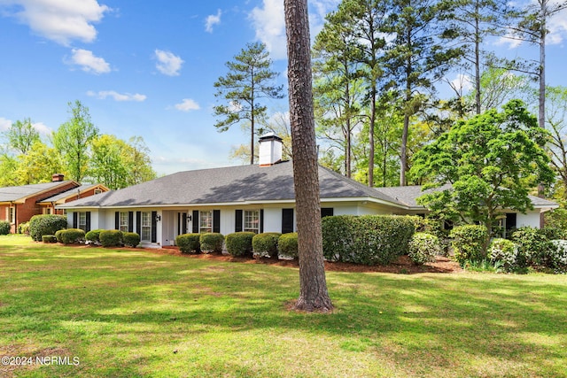 ranch-style home with a front lawn