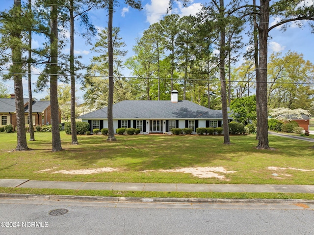 ranch-style house featuring a front lawn