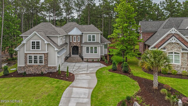 view of front of house with a front lawn