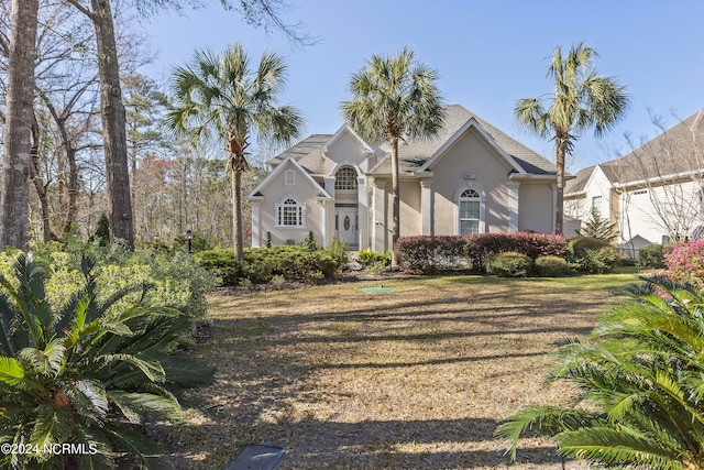 view of front facade featuring a front yard