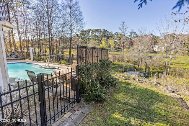 view of swimming pool