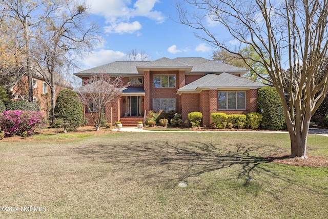 view of front facade with a front lawn