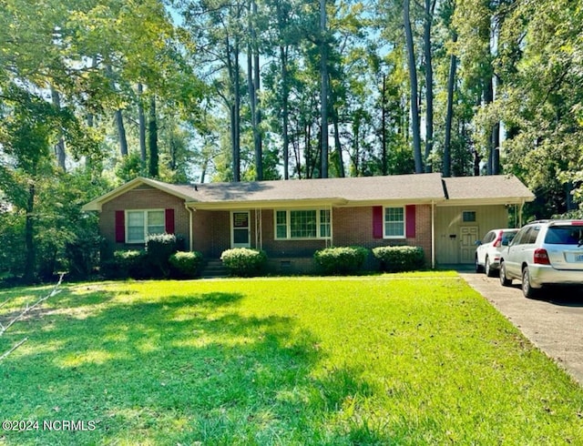 ranch-style home featuring a front lawn