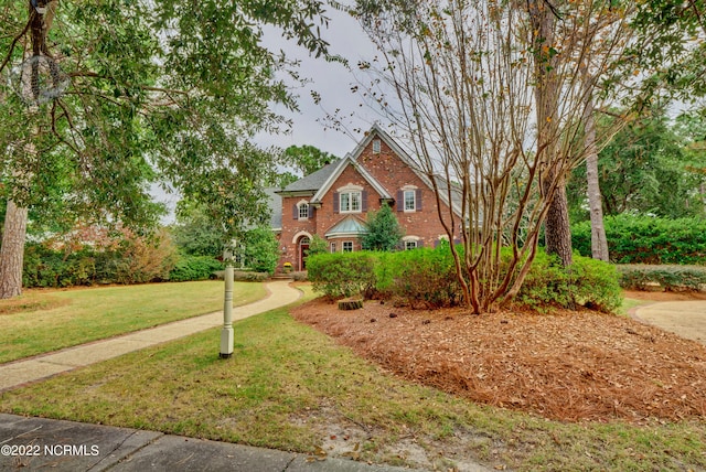 view of front of home with a front lawn