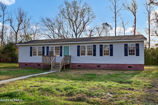 view of front of property with a front yard