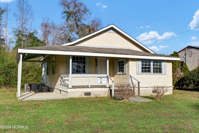 view of front facade with a front yard and a patio