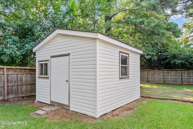 view of outdoor structure featuring a yard