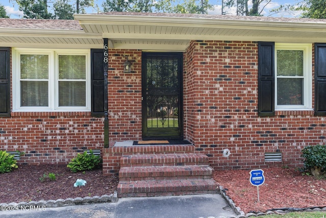 property entrance featuring a porch