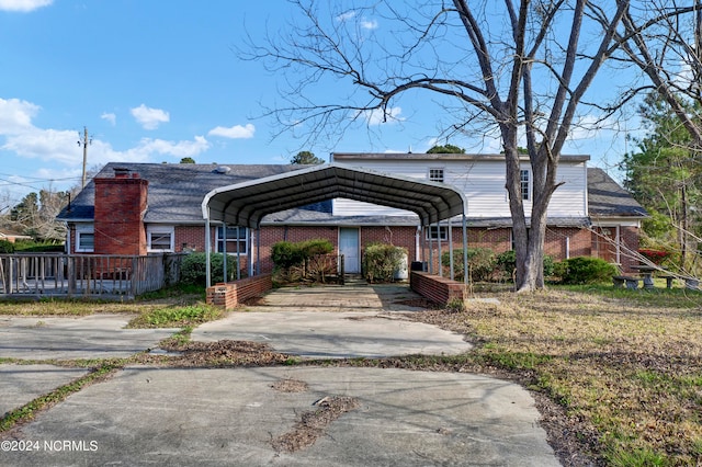 view of front facade with a carport