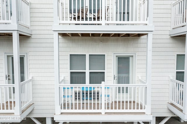 exterior space featuring a balcony