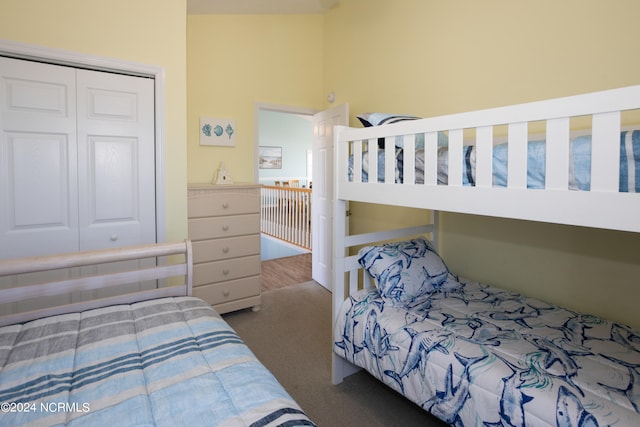 bedroom featuring carpet flooring and a closet