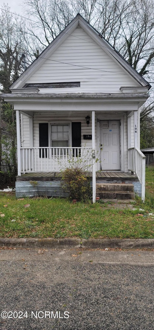 view of front facade featuring covered porch