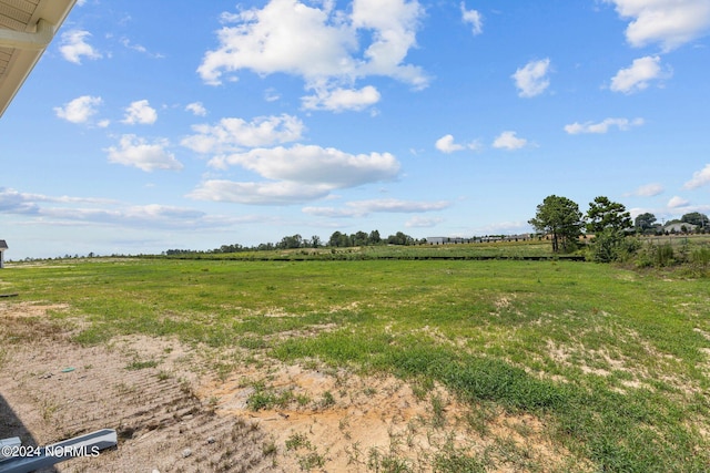 view of yard featuring a rural view