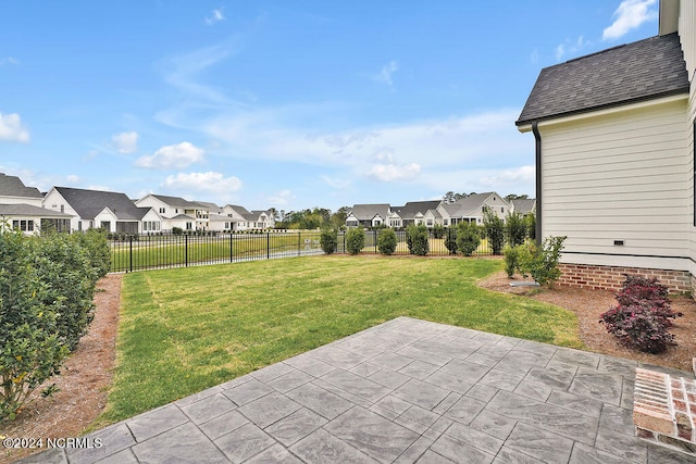 view of yard featuring a patio area