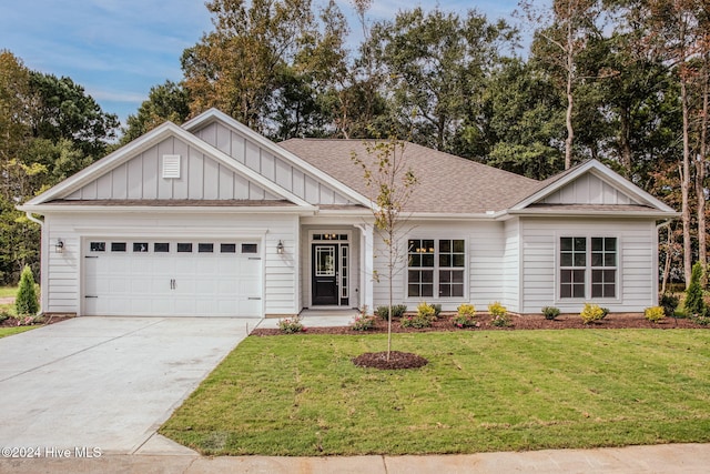 view of front of property featuring a front lawn and a garage