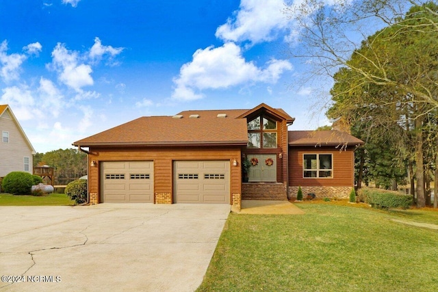 view of front of house featuring a front yard and a garage