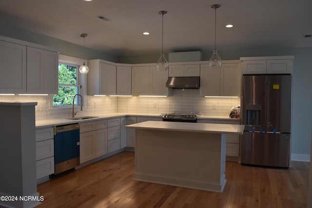 kitchen with hardwood / wood-style flooring, hanging light fixtures, stainless steel refrigerator with ice dispenser, sink, and dishwasher