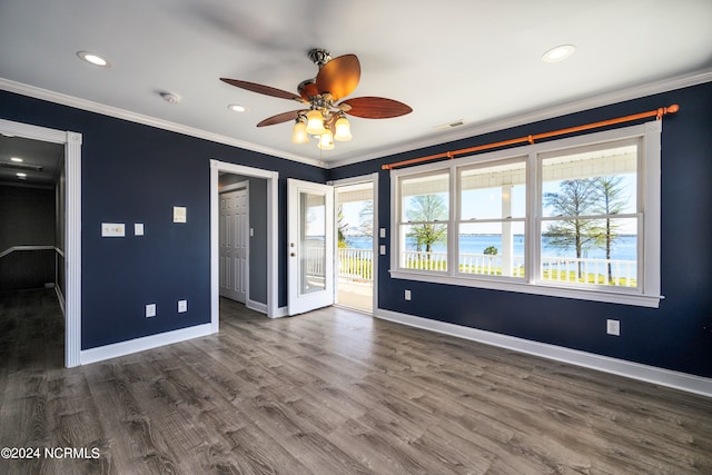 unfurnished room featuring ceiling fan, crown molding, a water view, and dark wood-type flooring