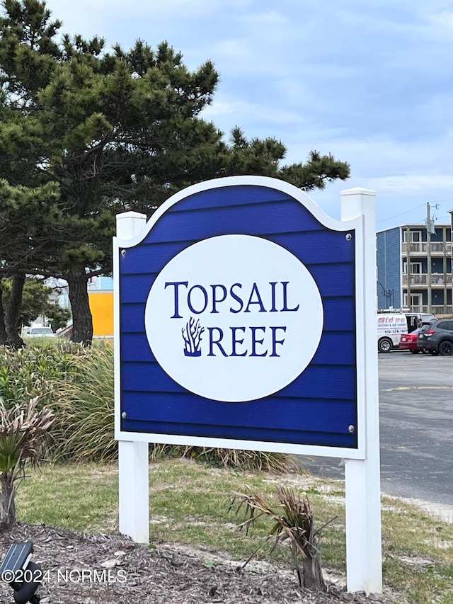 view of community / neighborhood sign