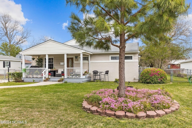 view of front facade with a front yard and covered porch