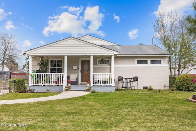 view of front of home featuring a front yard and covered porch