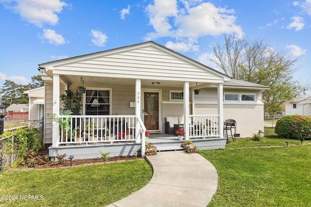 view of front of property featuring covered porch and a front lawn