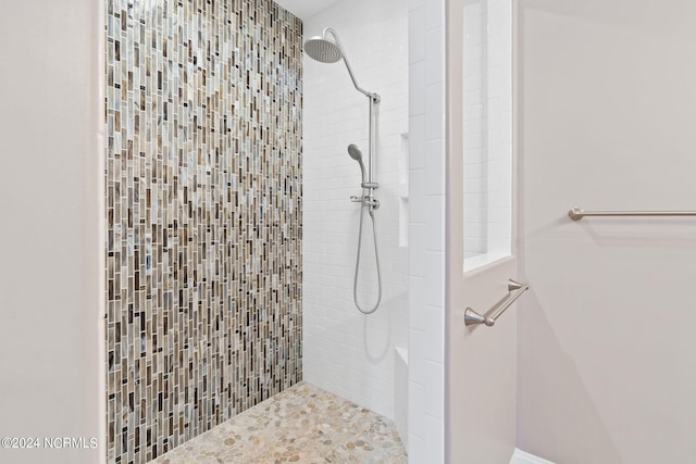 bathroom featuring tiled shower