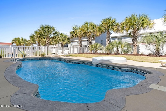 view of swimming pool