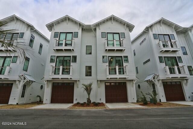 townhome / multi-family property featuring a garage