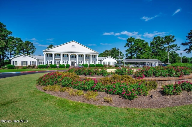 view of front of property featuring a front lawn and a porch