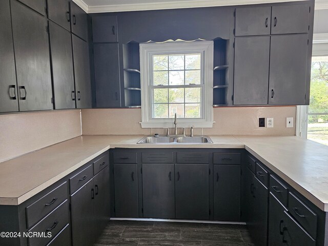 kitchen with sink, kitchen peninsula, gray cabinets, and decorative backsplash