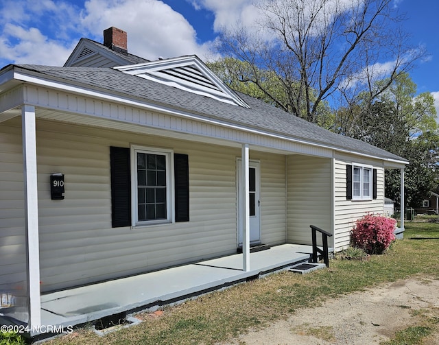 view of front of home featuring covered porch