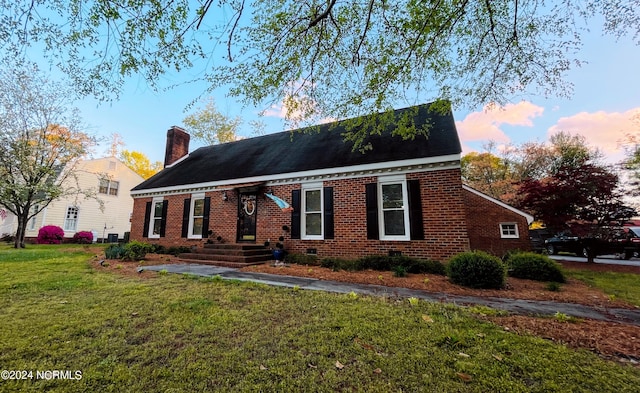 view of front of home with a front lawn