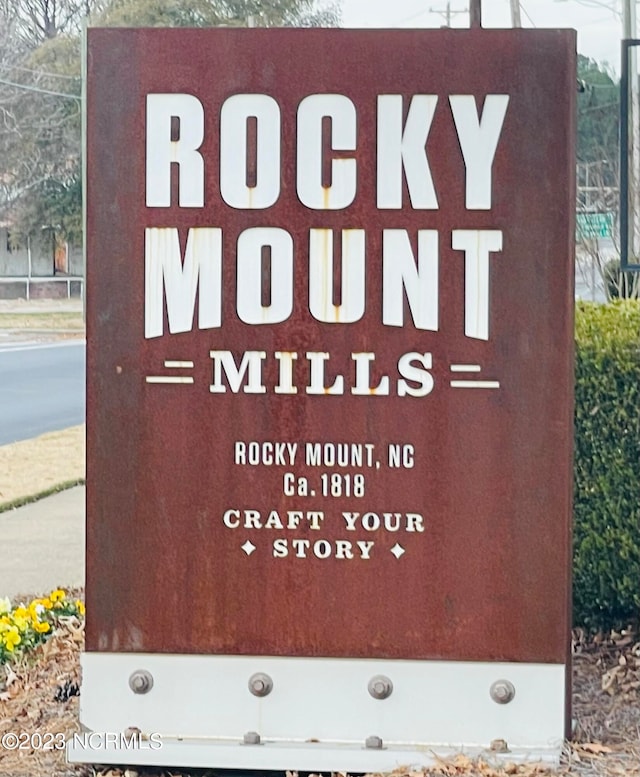 view of community / neighborhood sign