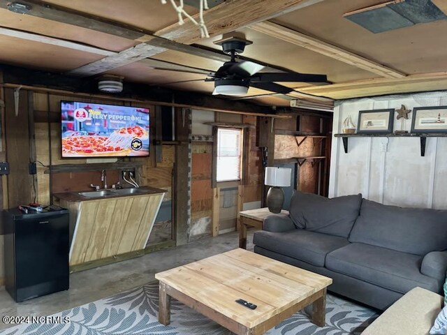 living room with concrete floors, sink, and ceiling fan