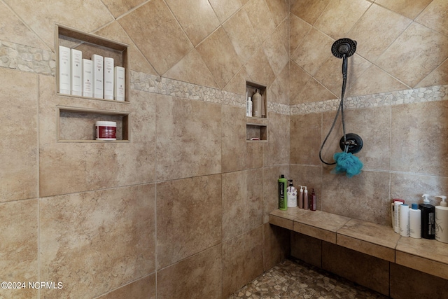 bathroom featuring tiled shower