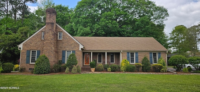 view of front facade with a front yard