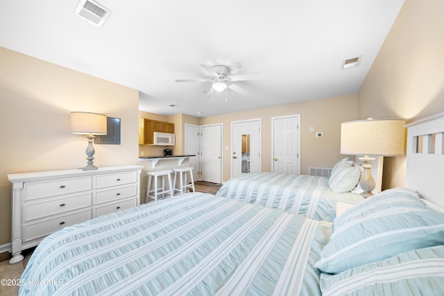 bedroom with ceiling fan