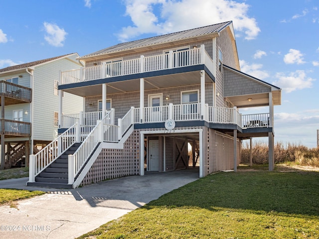 view of front of property featuring covered porch, a carport, and a front yard