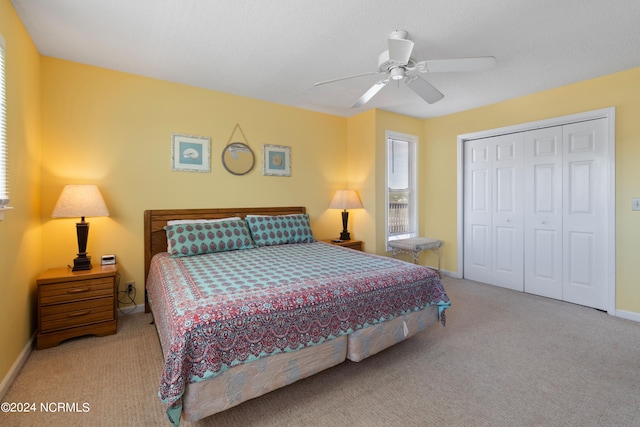 bedroom with a closet, ceiling fan, and carpet flooring