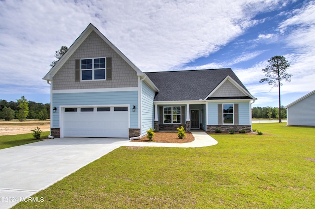 craftsman house featuring a front yard