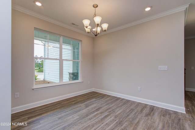 empty room featuring dark wood-type flooring, ornamental molding, and an inviting chandelier