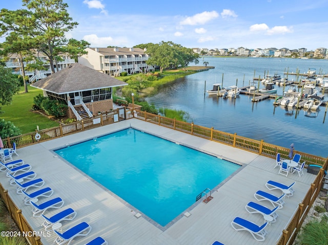 view of pool featuring a water view