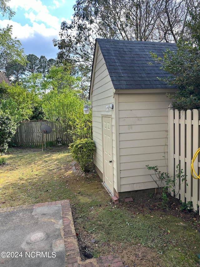 view of outdoor structure with a lawn