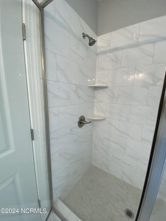 bathroom with a tile shower