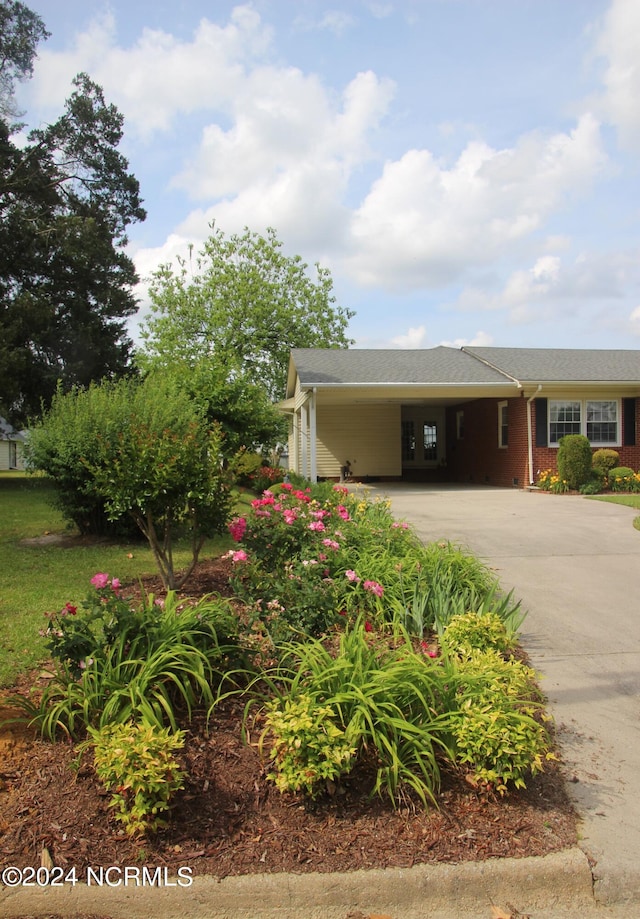 view of front facade with a carport